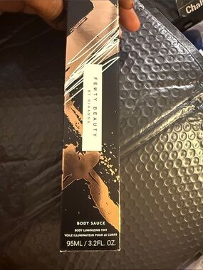 Fenty Beauty Body Sauce Body Luminizing Tint — Rose Gold/Black Packaging